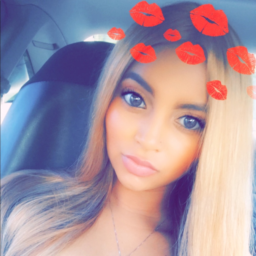 Meet your Posher, Yakira